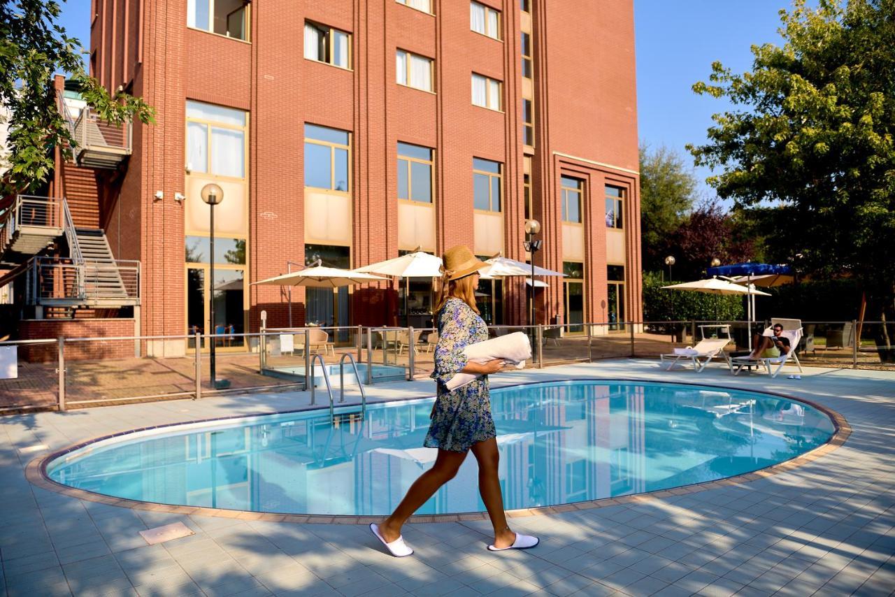 Novotel Torino Corso Giulio Cesare Exterior photo